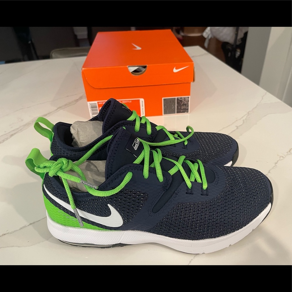 FLASH SALE 💥 NWT - Nike Air Max (Seattle Seahawks colorway) - Mens Sz 9.5